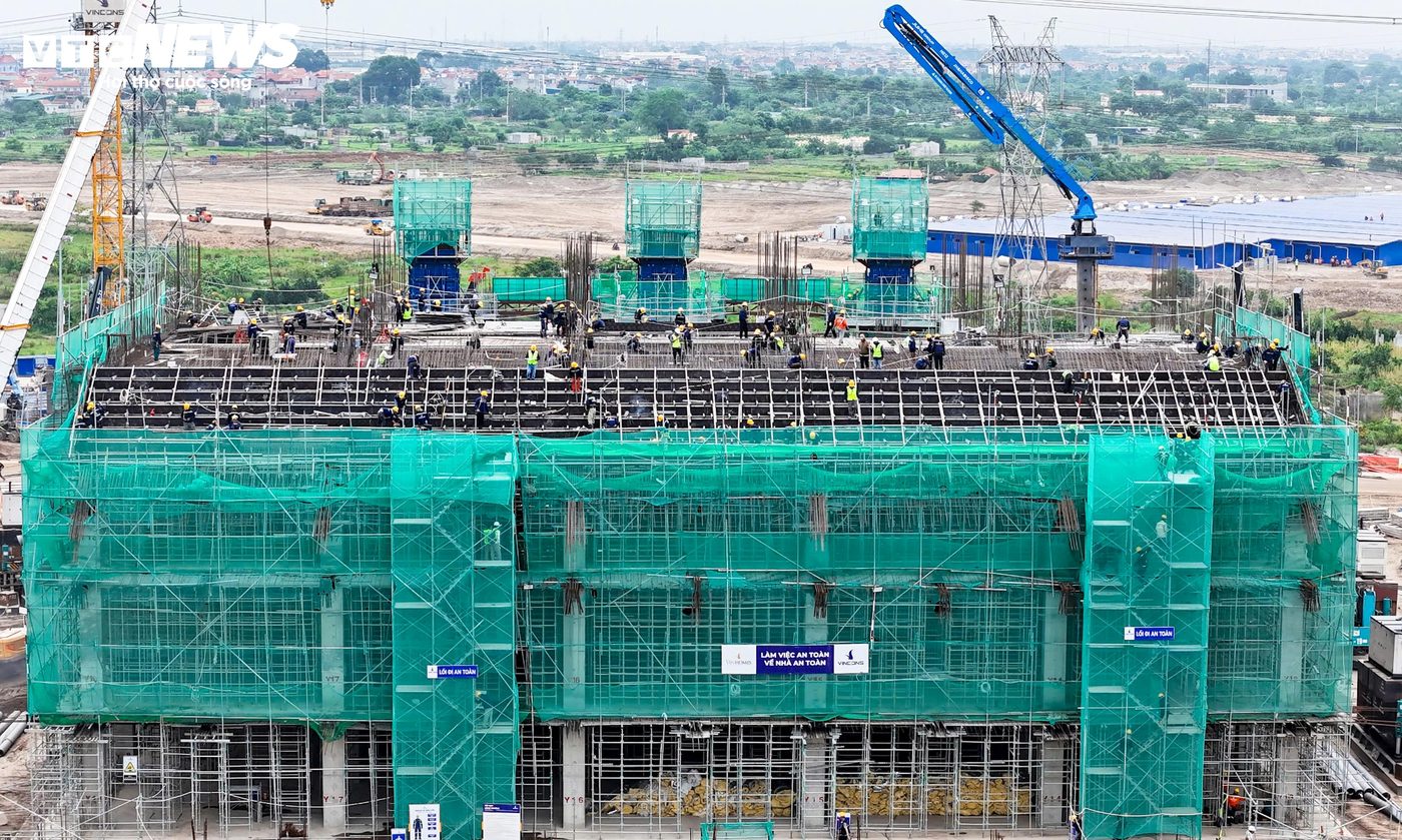 Bài toán gió bão với mái che khẩu độ lớn